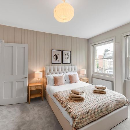 Luxury 3 Bed Apartment With Balcony In Kensington Olympia London Eksteriør billede