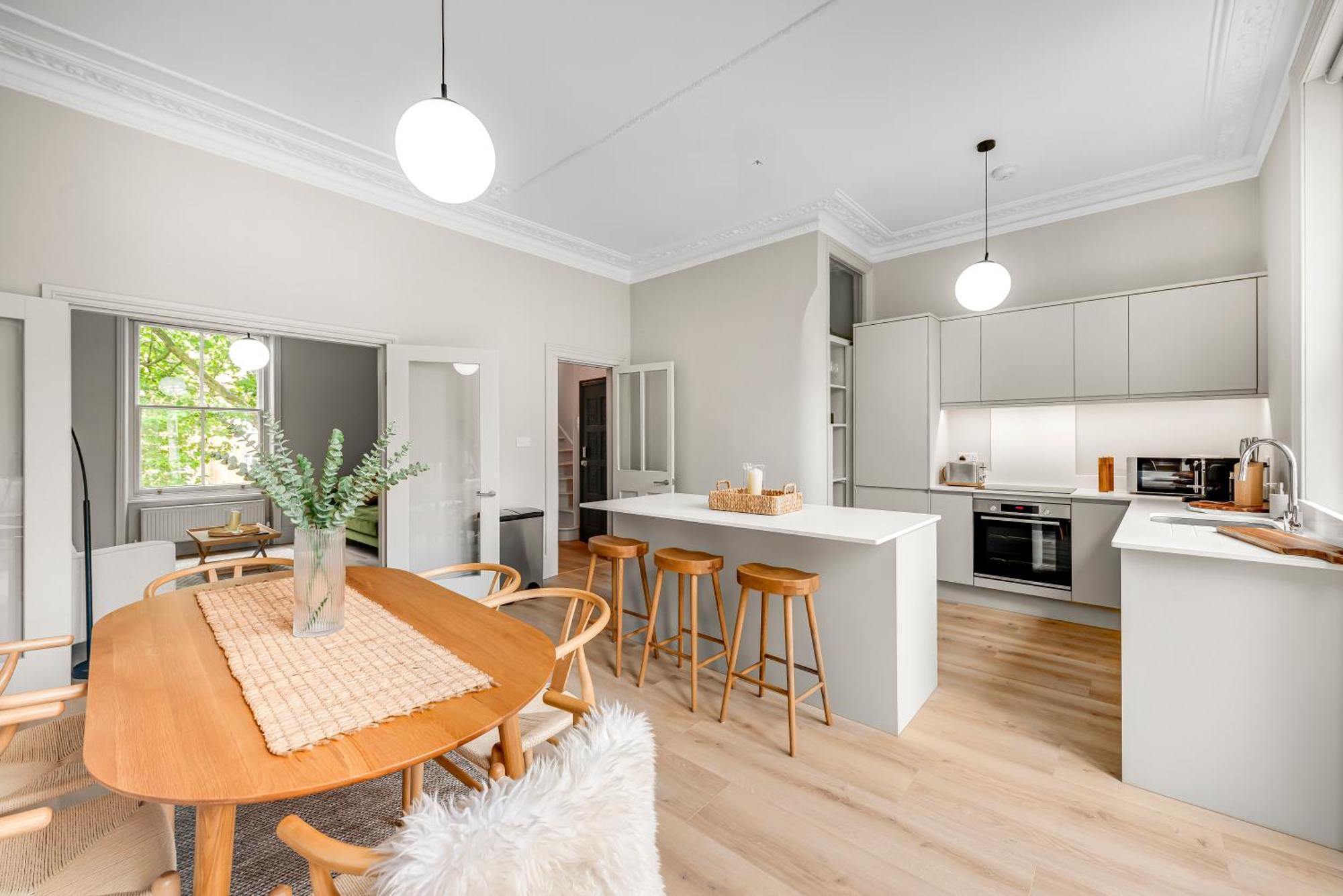 Luxury 3 Bed Apartment With Balcony In Kensington Olympia London Eksteriør billede