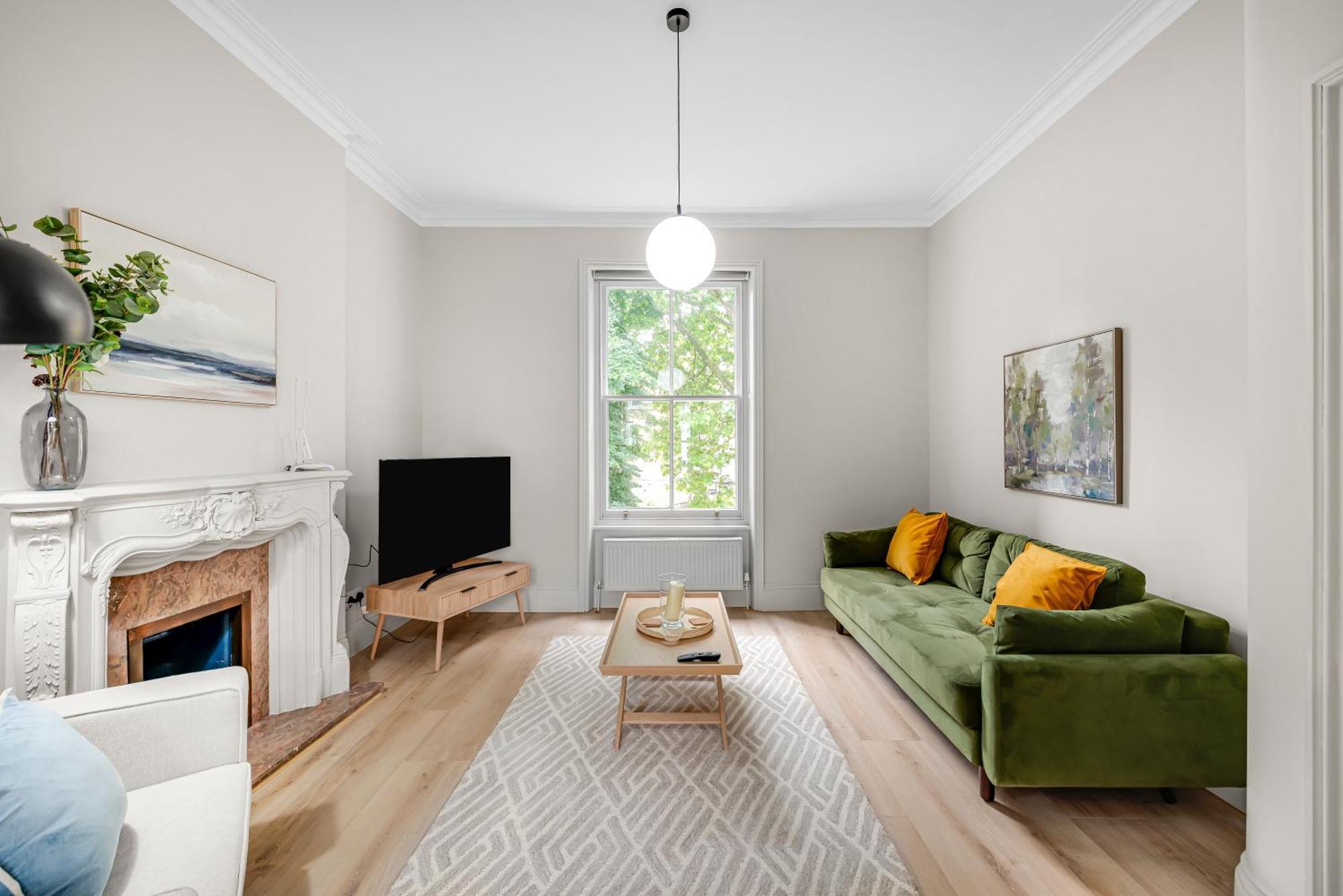 Luxury 3 Bed Apartment With Balcony In Kensington Olympia London Eksteriør billede