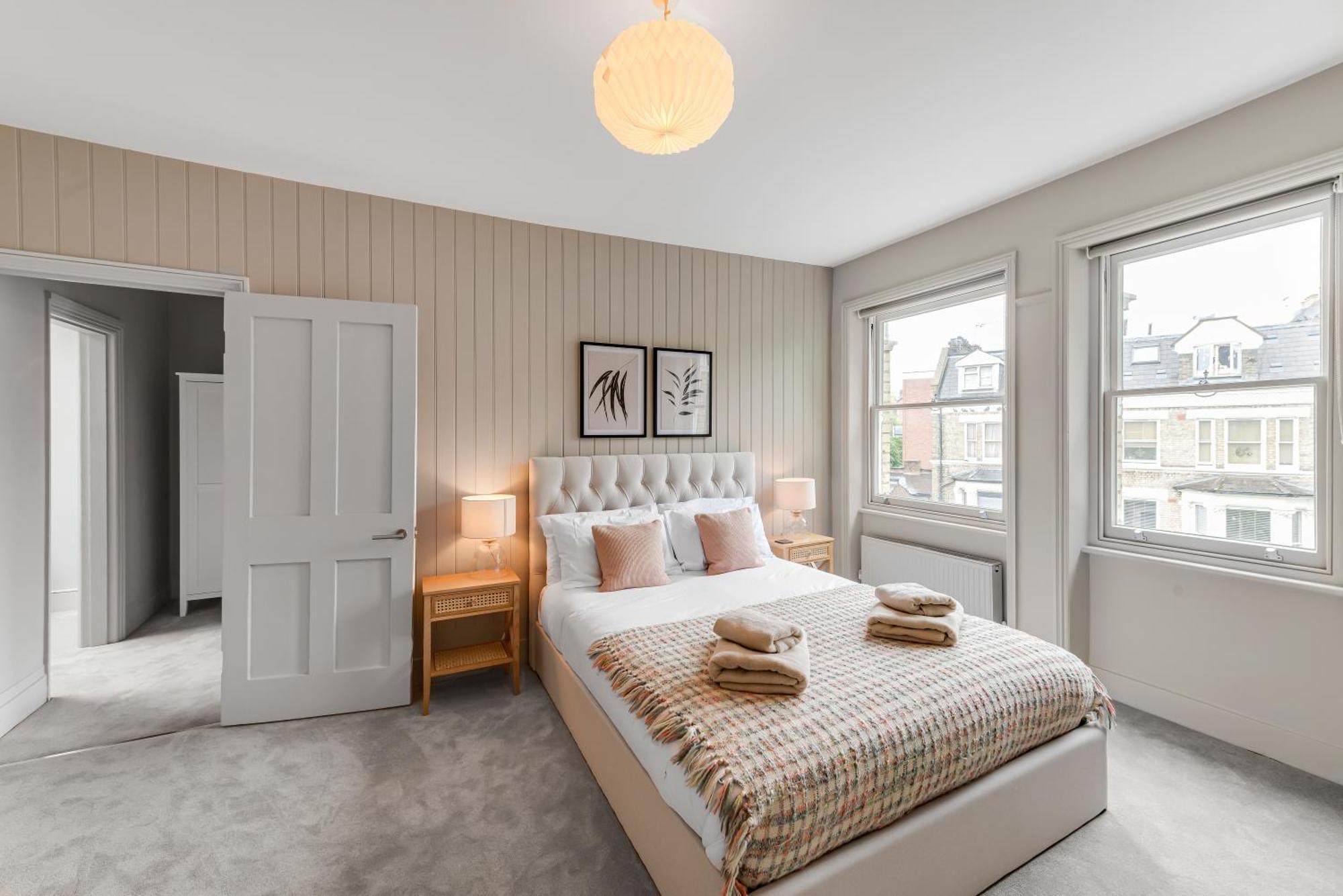 Luxury 3 Bed Apartment With Balcony In Kensington Olympia London Eksteriør billede