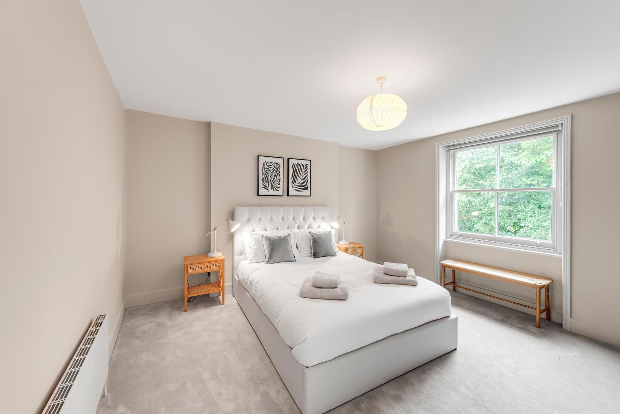 Luxury 3 Bed Apartment With Balcony In Kensington Olympia London Eksteriør billede