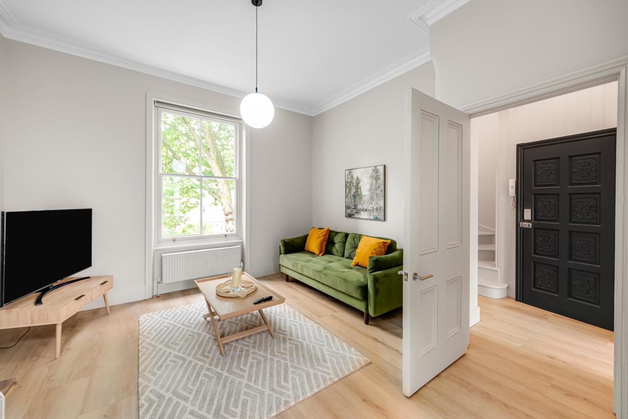 Luxury 3 Bed Apartment With Balcony In Kensington Olympia London Eksteriør billede