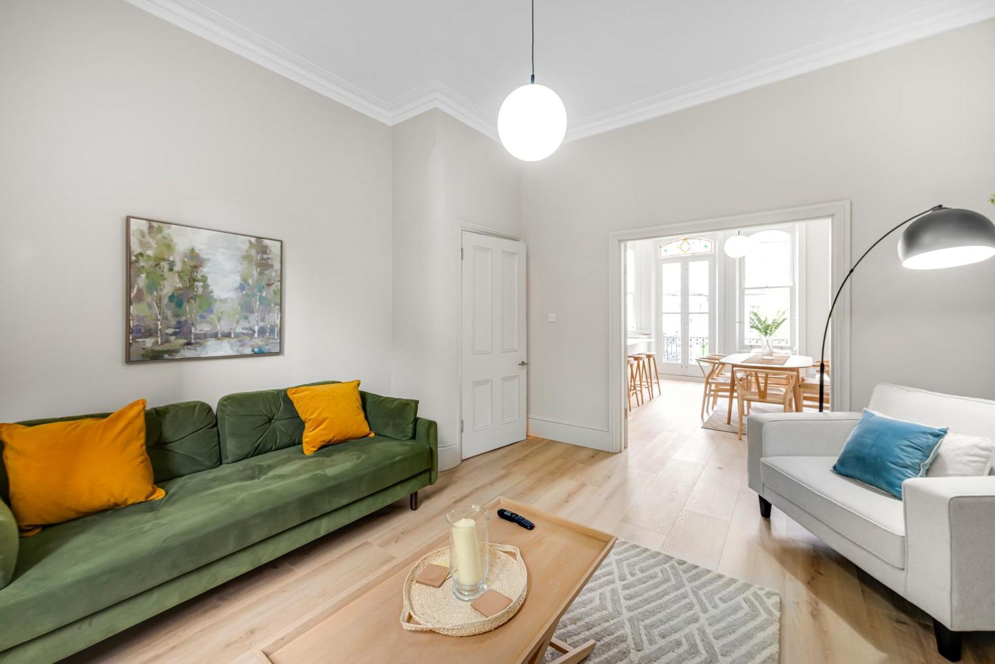 Luxury 3 Bed Apartment With Balcony In Kensington Olympia London Eksteriør billede