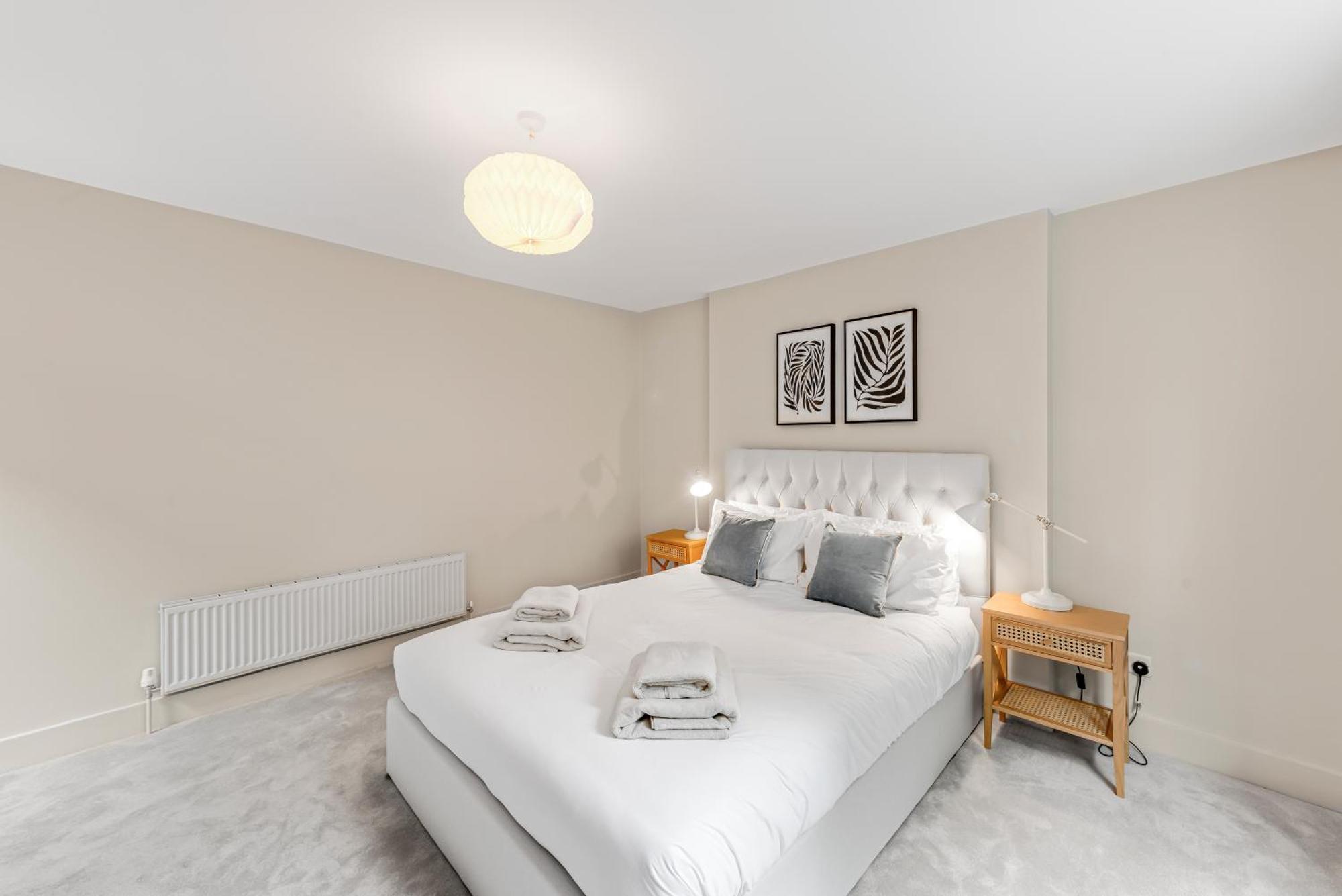 Luxury 3 Bed Apartment With Balcony In Kensington Olympia London Eksteriør billede