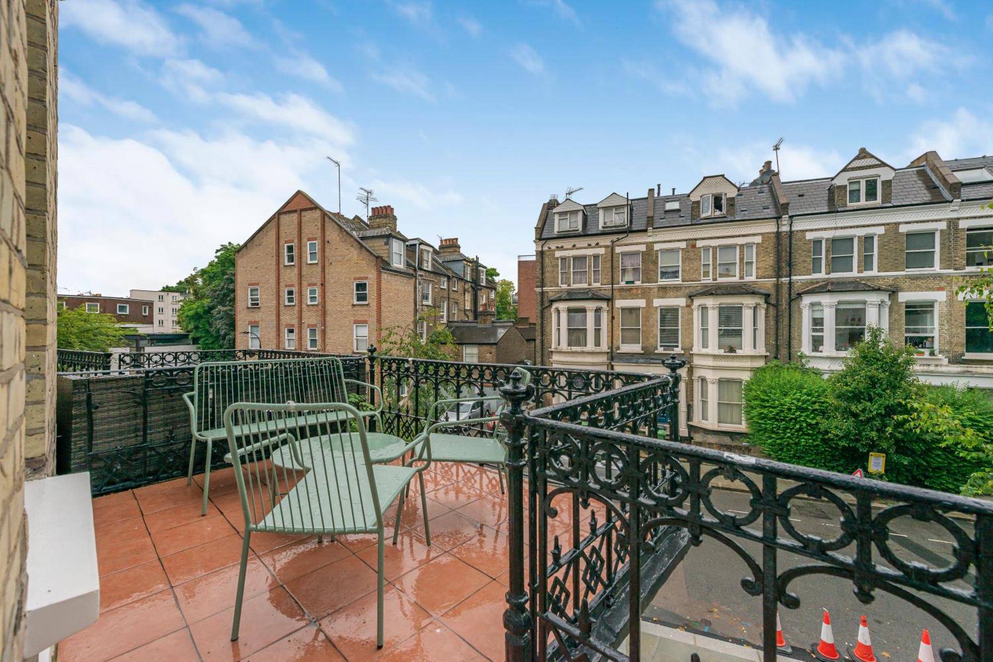 Luxury 3 Bed Apartment With Balcony In Kensington Olympia London Eksteriør billede