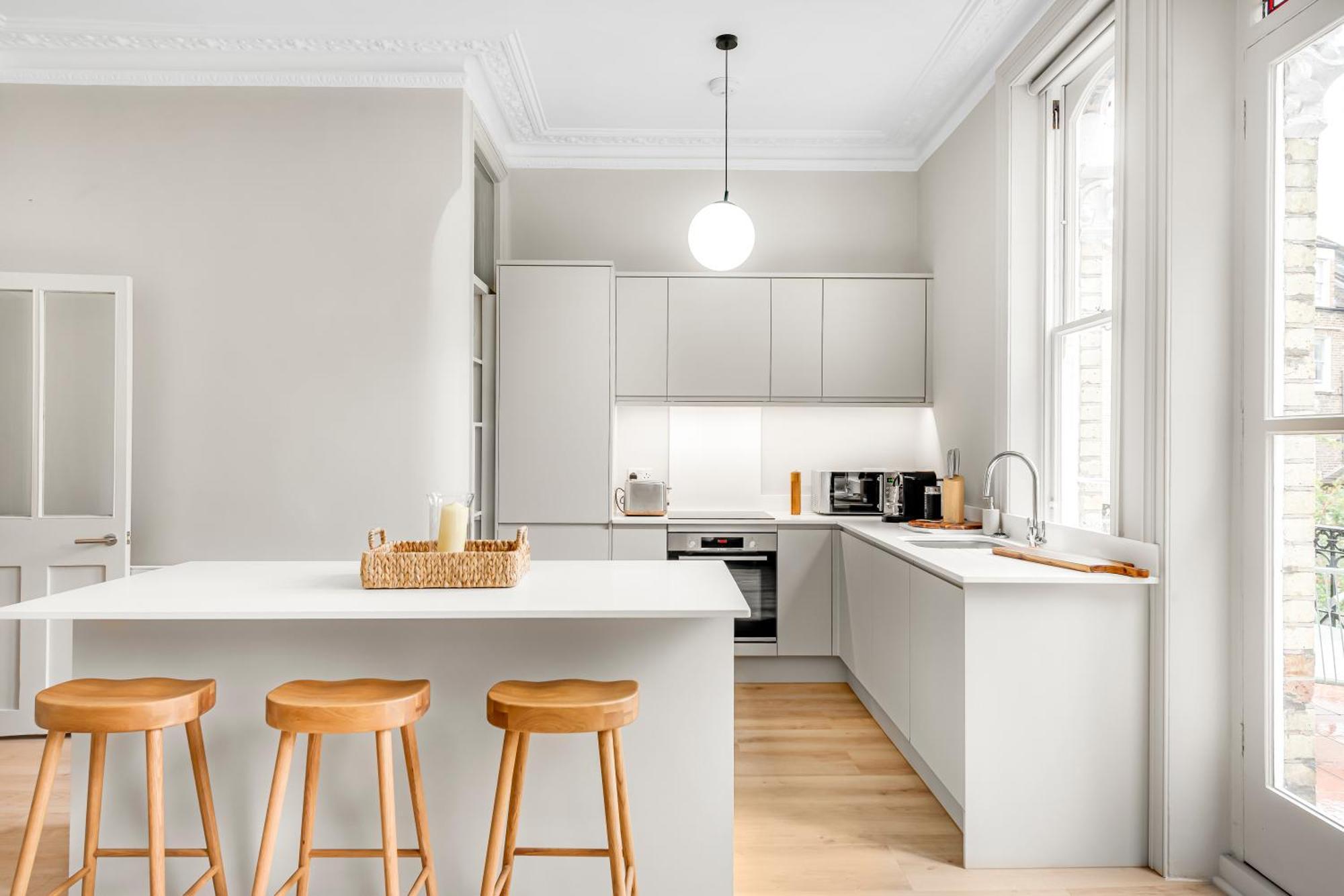 Luxury 3 Bed Apartment With Balcony In Kensington Olympia London Eksteriør billede