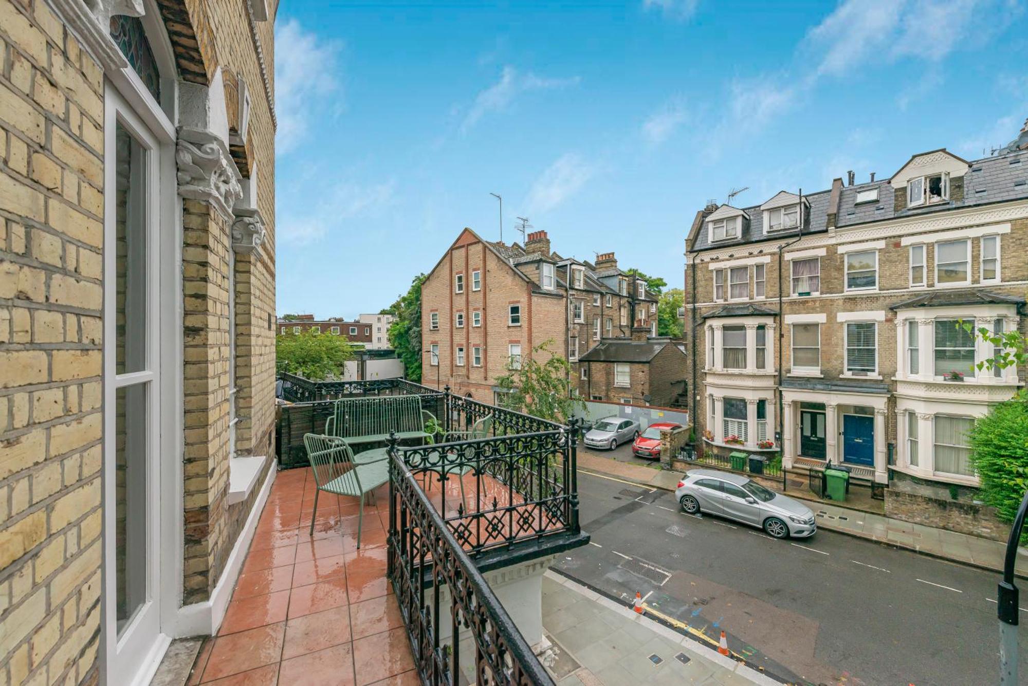 Luxury 3 Bed Apartment With Balcony In Kensington Olympia London Eksteriør billede