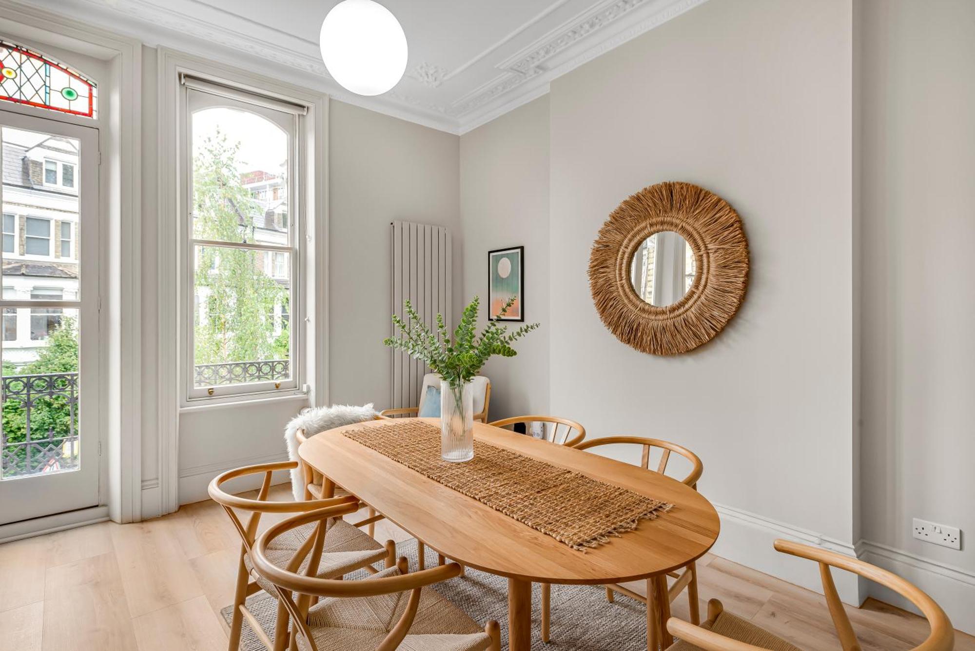 Luxury 3 Bed Apartment With Balcony In Kensington Olympia London Eksteriør billede
